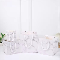 Sacs cadeaux carrés personnalisés en papier kraft avec poignée pour l'emballage de fleurs et de gâteaux, sacs de courses avec logo