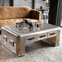 Table basse de style loft industriel rétro aviateur, en aluminium durable et luxueux, avec chaise pour salon