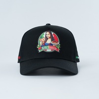 Gorra de Béisbol Personalizada de Alta Definición con Parche Tejido, Logotipo Detallado Multicolor, Gorra de Algodón Negra Estilo Dad Hat, Estructurada de 5 Paneles