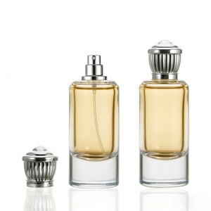 Flacon de parfum carré en verre de luxe personnalisé avec pulvérisateur transparent 50 ml, impression sérigraphique et design givré - Product Image 6