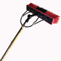 Outil de nettoyage manuel MULTIFIT 7,2 m, les poils en pp sont équipés de grattoirs pour éliminer les taches avec des tiges télescopiques pour s'adapter aux différentes situations