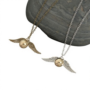 Collar Vintage de la <span class=keywords><strong>Snitch</strong></span> Dorada con Alas, Joyería para Fanáticos de la Película, Regalo para Niños y Adolescentes, Colgante de la Bola de Quidditch, Accesorios de Cosplay - Product Image 1