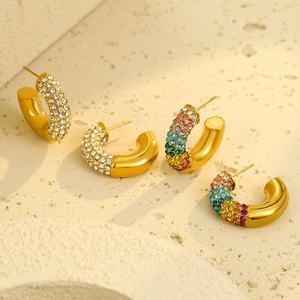 ต่างหูแบบติดหูทรงตัว C สไตล์ยุโรปอเมริกัน ทันสมัย ทำจากสแตนเลส ประดับด้วยเพชรซิรคอนหลากสี ดีไซน์เรขาคณิต คุณภาพสูง สีทอง เหมาะสำหรับผู้หญิงในโอกาสวันครบรอบ - Product Image 2