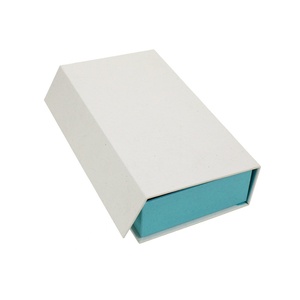 Caja de Regalo Cosmética de Cartón Negro con Cierre Magnético y Logotipo Personalizado de Lujo, con Inserto de EVA - Product Image 1