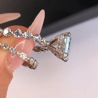 OEM Accepte Personnalisé Argent Plaqué Cuivre de Qualité Supérieure Luxe 2 pcs/set Emerald Cut Zircon Imiter Moissanite Ensemble de Bagues de Mariage