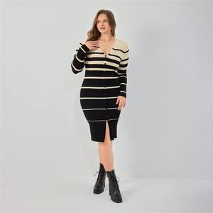 Abbigliamento Invernale Donna 2026 Taglie Forti, Abito Cardigan a Maglia a Righe - Vestito Midi Aderente <span class=keywords><strong>con</strong></span> Scollo a V e Bottoni sul Davanti <span class=keywords><strong>con</strong></span> <span class=keywords><strong>Spacco</strong></span> <span class=keywords><strong>Laterale</strong></span> per Taglie Curvy - Product Image 2