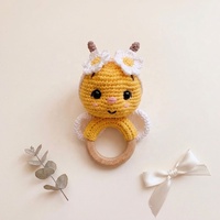 KAIYUE Maßgefertigte Häkel-Rassel in Tierform Holz-Beißring Handgemachtes Baumwoll-Amigurumi Baby-Sensorikspielzeug als Geschenk für Neugeborene