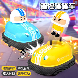 Set de 2 Coches de Choque RC con Control por App, Juguetes de Batalla con Expulsión de Piloto, Efectos de Sonido, Luces LED, Listos para Jugar en Interiores y Exteriores - Product Image 3