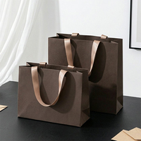Sac de courses écologique brun mat en papier 300 g/m² avec poignée en ruban épaissi, sac d'emballage cadeau pour vêtements, logo personnalisé, vente en gros