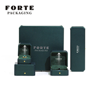 Boîte à bijoux en cuir de luxe personnalisée FORTE avec logo LED, boîte à bijoux en cuir sur mesure pour collier et ensemble de bagues
