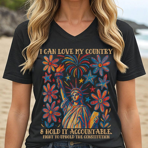 T-shirt con scollo a V con statua della Libertà: maglietta con grafica patriottica per proteste - Product Image 1