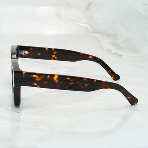 <span class=keywords><strong>Occhiali</strong></span> da <span class=keywords><strong>Sole</strong></span> Polarizzati con Logo in Metallo Personalizzato 1439S Montatura Quadrata Spessa in Acetato Premium per Uomo e <span class=keywords><strong>Donna</strong></span> - Product Image 4