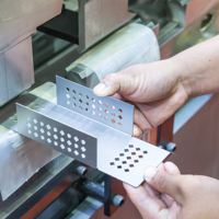 Usine ODM OEM pour produits métalliques personnalisés Tôle d'acier et de cuivre avec services d'estampage de découpe et de pliage au laser