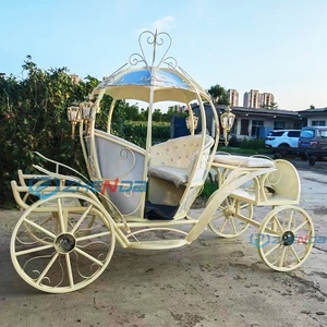 Chariot de mariage personnalisable grand format, thème Citrouille Royale, style Cendrillon, avec chevaux - Product Image 4