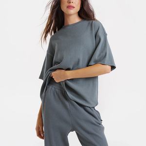 เสื้อยืดผู้หญิงผ้าฝ้ายแบบขายส่ง เสื้อยืดผู้หญิงไซส์ใหญ่แบบวาฟเฟิล ปักโลโก้ เสื้อยืดโอเวอร์ไซส์ผู้หญิง - Product Image 2