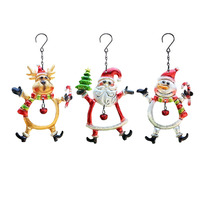 Décoration suspendue créative en fer forgé en forme de cloches de Noël. En stock. Décoration artisanale festive en fer forgé peinte à la main