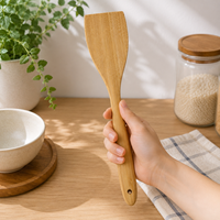 Spatule de cuisine en bambou 37,5 cm – Ustensile pour chef à domicile, restaurant, cuisine – Sûr pour les surfaces antiadhésives – Spatule plate en bois avec trou de suspension