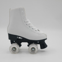 Patins à roulettes rétro esthétiques blancs, patins à roulettes respirants à tige haute avec roues lumineuses pour l'extérieur et l'intérieur