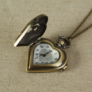 <span class=keywords><strong>Reloj</strong></span> <span class=keywords><strong>de</strong></span> Bolsillo Vintage con Colgante Hueco en Forma <span class=keywords><strong>de</strong></span> Corazón Plateado <span class=keywords><strong>para</strong></span> Mujeres, Enamoradas, Día <span class=keywords><strong>de</strong></span> <span class=keywords><strong>la</strong></span> <span class=keywords><strong>Madre</strong></span>, Día <span class=keywords><strong>de</strong></span> San Valentín N2603124 - Product Image 2