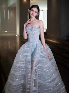 <span class=keywords><strong>Abito</strong></span> <span class=keywords><strong>da</strong></span> <span class=keywords><strong>Sposa</strong></span> Formale di Lusso con Corsetto Trasparente <span class=keywords><strong>a</strong></span> <span class=keywords><strong>Righe</strong></span> Glitterate Blu Polvere Scintillante e Perline - Product Image 2