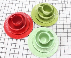 <span class=keywords><strong>De</strong></span> alta calidad verde esmaltado en relieve vajilla estilo chino <span class=keywords><strong>porcelana</strong></span> vajilla <span class=keywords><strong>de</strong></span> cerámica - Product Image 2
