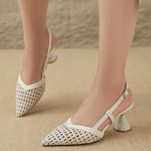 Sandalias de tacón medio con punta, diseño hueco, correa tejida, de una sola tira, punta cerrada, para mujer, en negro y blanco, para las cuatro estaciones. - Product Image 4