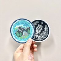 Insignes en tissu Logo personnalisé Logo de marque personnalisé spécial noir découpé au laser patchs carrés tissés à la machine bâton coudre sur les vêtements