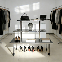 Table de présentation roulante en acier inoxydable sur mesure à 3 niveaux, présentoir de vente au détail pour chaussures, sacs, bijoux, vente directe d'usine