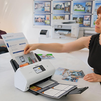 Scanner de documents duplex rapide pour scanner ADF sans fil ADS-3300W Brother avec prise en charge réseau pour une utilisation au bureau