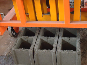 Máquina <span class=keywords><strong>de</strong></span> Bloques Huecos QM4-45 Diésel <span class=keywords><strong>de</strong></span> Alta Calidad y Bajo <span class=keywords><strong>Precio</strong></span>, Produce <span class=keywords><strong>de</strong></span> 4 a 6 Bloques Huecos por Vez - Product Image 2