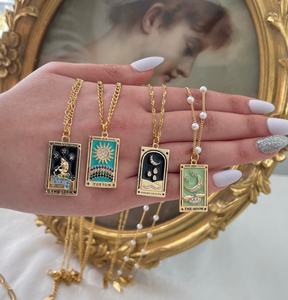 Étoile lune soleil <span class=keywords><strong>chevalier</strong></span> de tasses hypoallergénique Rectangle signe <span class=keywords><strong>du</strong></span> <span class=keywords><strong>zodiaque</strong></span> céleste plaqué <span class=keywords><strong>or</strong></span> carte Tarot pendentif de pont collier - Product Image 1