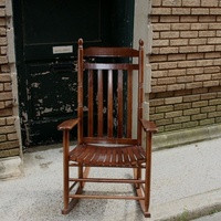 Chaise à bascule moderne en bois de peuplier, dossier à lattes, accoudoirs, écologique, pour extérieur, salle de sport, maison, salon, appartement, loisirs – Meilleures ventes