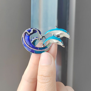 Broches de Moda em Esmalte com Golfinho Saltando para Mulheres e Unissex, Lindos Broches de Animais Marinhos, Acessórios de Vestuário, Alfinetes de Joalheria - Product Image 5