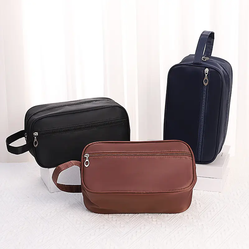 โลโก้ที่กําหนดเองกระเป๋าเครื่องสําอางไนลอนโกนหนวด Dopp Kit บุรุษกระเป๋าเดินทางกระเป๋าเครื่องสําอางสําหรับผู้ชาย