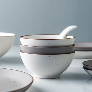 Bol à riz en céramique classique en gros d'usine, nouveau modèle 2025, bol à manger sur pied haut, porcelaine émaillée colorée, pour la maison et les cadeaux de pendaison de crémaillère - Product Image 1