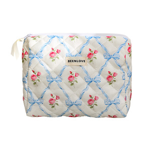 Recyclable en gros marque privée logo personnalisé grand <span class=keywords><strong>voyage</strong></span> femmes mignon doux gonflé matelassé cosmétique trousse de maquillage - Product Image 5