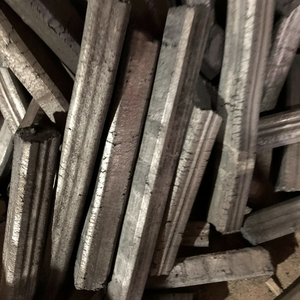 Briquettes de charbon de bois fabriquées à la machine selon la norme de l'UE et du Japon, très chaudes, sans fumée, à faible teneur en cendres à partir de bois dur-pour l'exportation - Product Image 1