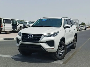 Toyota Fortuner 4X4 2022 - 2024 D'OCCASION DISPONIBLE pour L'EXPORTATION - Product Image 3