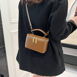 بيع بالجملة طقم حذاء بكعب عالٍ وحقيبة يد متطابق للسيدات، أحذية كعب عالٍ وحقائب يد عصرية، أطقم أحذية وحقائب متطابقة من تصميم أشهر الماركات للنساء - Product Image 2