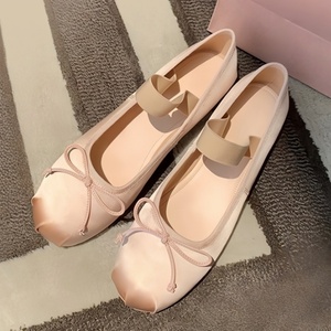 รองเท้าบัลเล่ต์สไตล์เรโทรสำหรับผู้หญิง ยี่ห้อ Miu รุ่นใหม่ หัวรองเท้าผ้าไหมซาติน แบบแมรี่เจน ประดับโบว์ พื้นรองเท้า PU แบบสวม เพิ่มความสูง สำหรับฤดูใบไม้ร่วง - Product Image 5