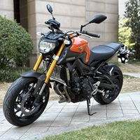 Moto de rue à essence Yamaha MT-09 d'occasion, refroidie par liquide, 3 cylindres en ligne, haute performance en régime élevé