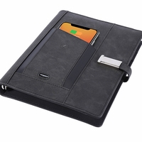 Logotipo personalizado A5 8000mAh PU cuero Notebook Power Bank 10W Estación de Energía de salida con función de soporte de carga
