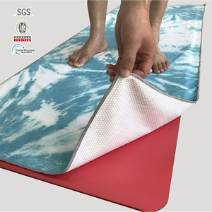 Serviette de yoga en daim personnalisée certifiée GRS, antidérapante avec points de préhension améliorés, douce et absorbante pour la gym, le Pilates et le Hot Yoga - Product Image 1