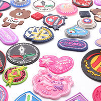Étiquettes en caoutchouc en gros, lettres 3D personnalisées, logo, nom, patchs en silicone souple transparent, transfert thermique lavable pour sacs, chaussures