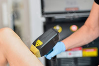 Machine professionnelle d'épilation de laser de diode de 3 vagues 808nm 600-2400W épilation d'épilation de laser équipement médical de beauté