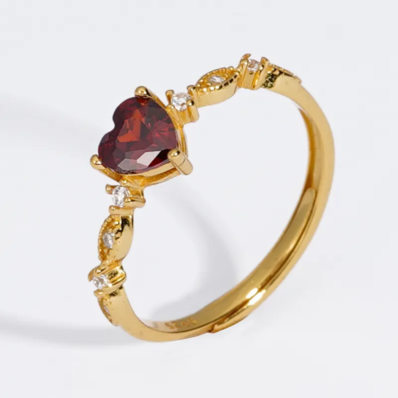 DQ8110R 925 Sterlingsilber Überzug Gold umgrößerbarer Ruby-Herzring Damenmode Ruby-Herzring Party Schmuck Verlobungsgeschenk