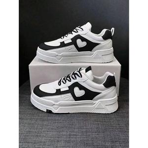 Scarpe da Skateboard Casual Eleganti per Donne con Suola Spessa Antiscivolo e Resistenti all'Usura - Product Image 1