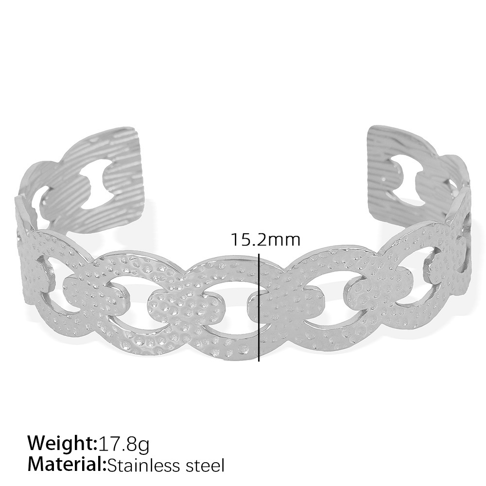 Brazalete plateado con apertura ajustable SZ104