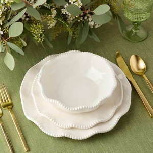 Platos de ensalada personalizados con cuentas de crema, vajilla elegante de melamina irrompible para aperitivos, postres y mesa con estilo. - Product Image 2