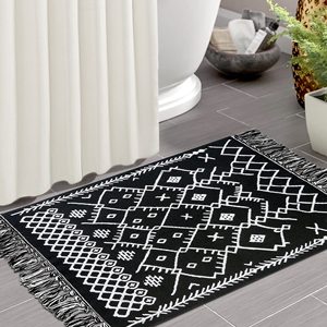 Tapis de salle de bain style bohème, 100% tissé, imprimé géométrique animal noir, réversible, tissage en coton avec pompons, fabrication mécanique - Product Image 4